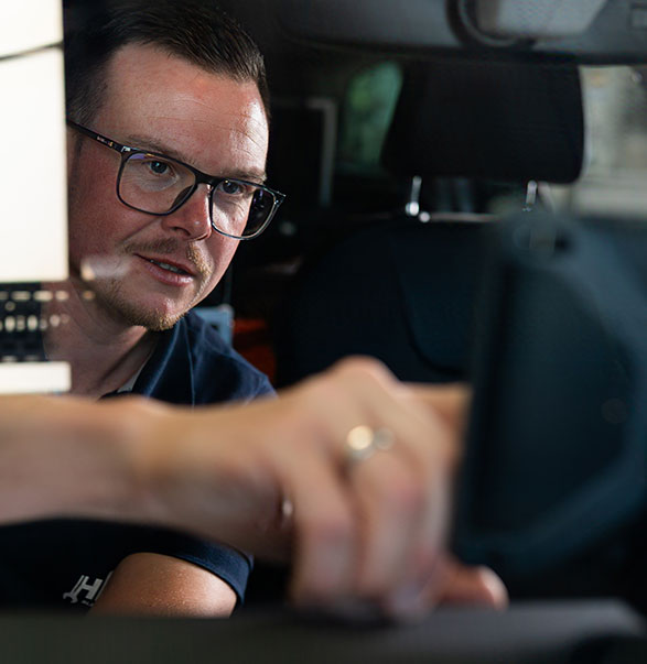 Benjamin haug mit dem System Rescuetrack